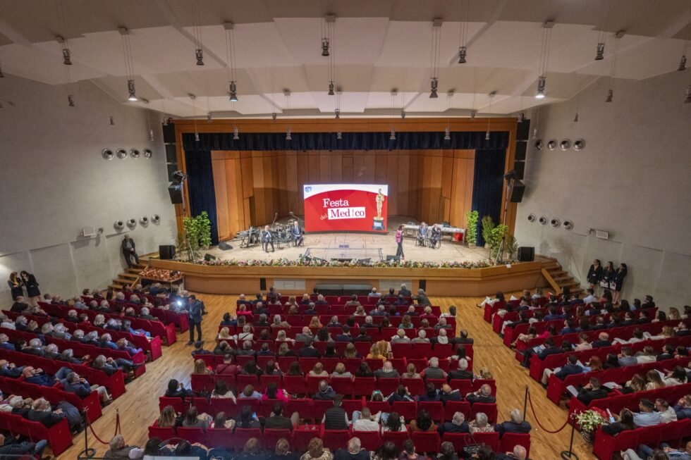 Festa del medico, i nomi dei 30 candidati. Lunedì 26 al Palacultura con la Cerimonia di Giuramento. 1 Una precedente edizione della Festa del Medico al Palacultura
