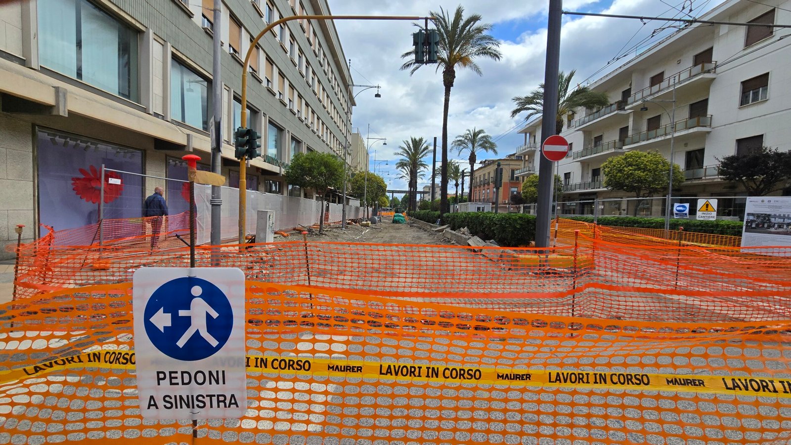 Viale San Martino, il cantiere dell'incompetenza: due mesi di ritardo e ora la beffa dei lavori notturni. Dalla tranvia al Vascone è tutta una scommessa 9 cantieri san martino