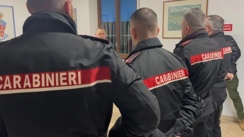 Scoperti gli autori della rissa del 25 maggio scorso ad Alì Terme. Identificati 6 giovani denunciati dai Carabinieri. 3 carabinieri generica