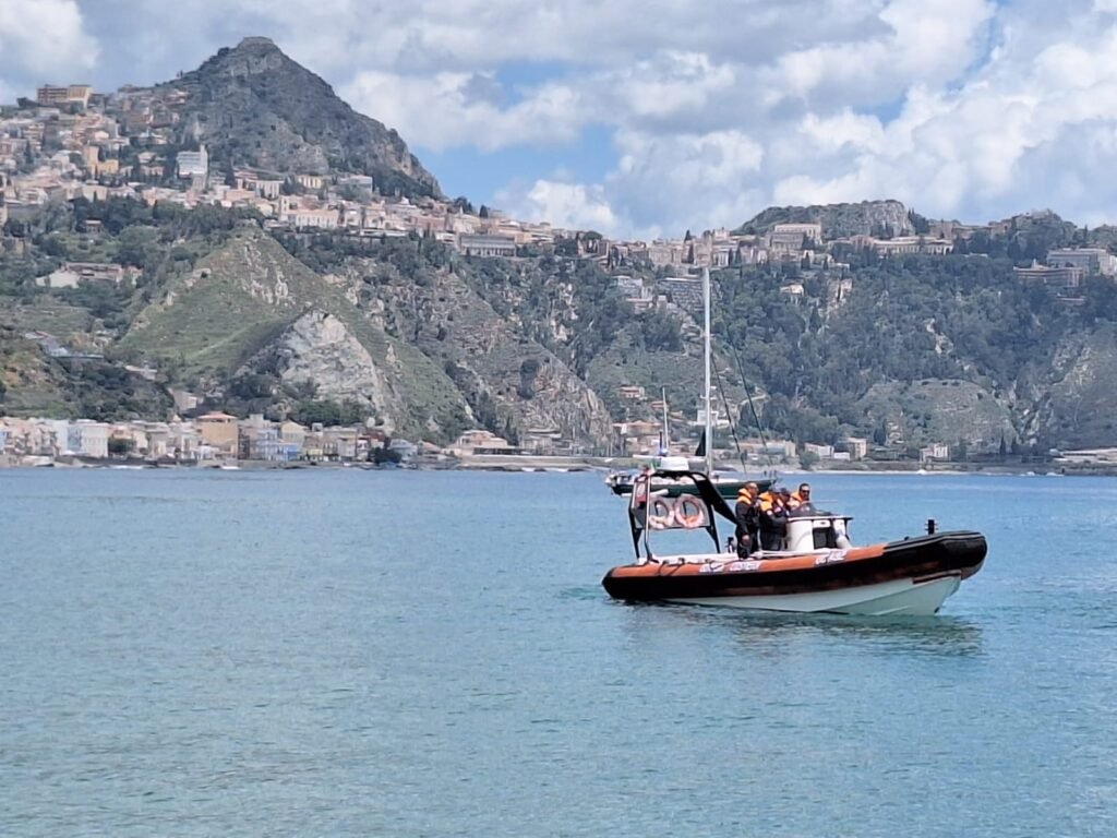 Guardia costiera di Messina – Multe per 1.800 euro per navigazione nella Riserva naturale di Isola Bella 3 guardia costiera isola bella