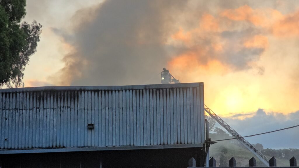 LARDERIA - Il VIDEO dell'incendio in capannone. I Vigili del Fuoco instancabili al lavoro dalle 3 di notte 2 larderia incendio (23)