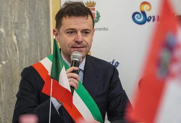 Sorrento, arrestato il sindaco: accusato di intascare mazzette 1 massimo_coppola_sorrento_fb