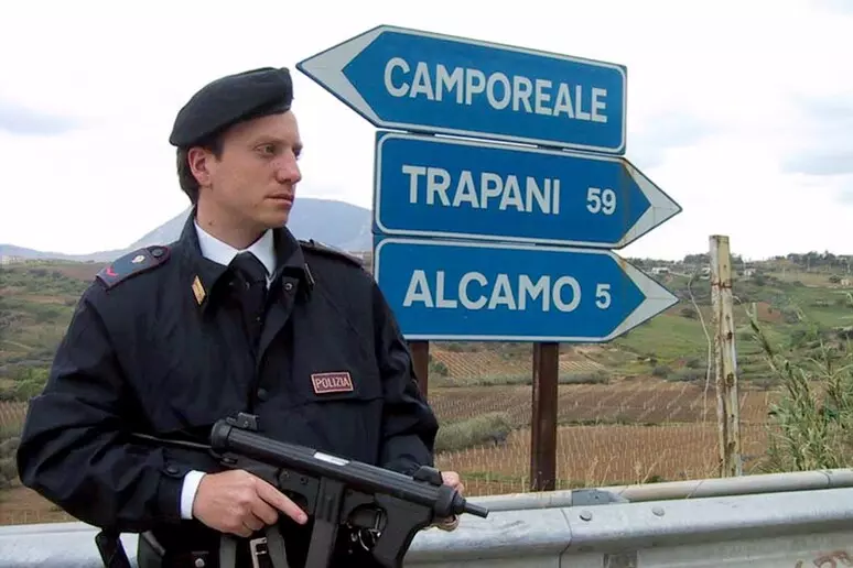 Ucciso e bruciato l'uomo trovato morto ad Alcamo, due fermi 1 polizia alcamo