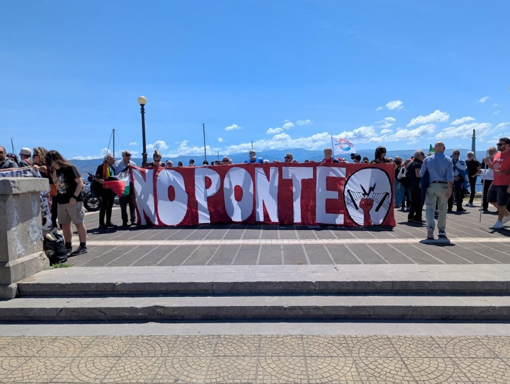 Salvini a Messina: "Apertura dei cantieri del Ponte è prevista in estate" 3 Protesta Ponte