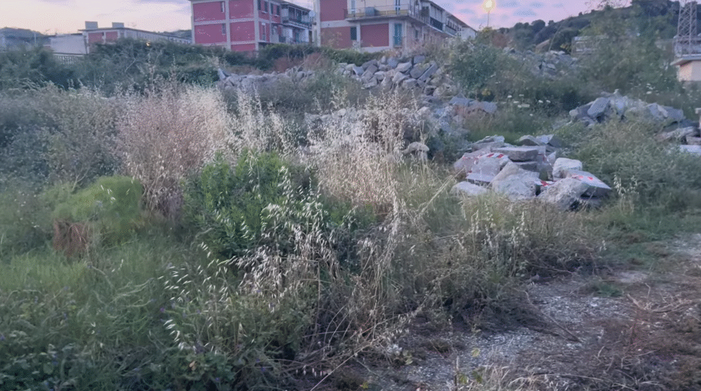 San Filippo: Totaro "Ecco dove si trovano le scalinate della Passeggiata a Mare" 4 Macerie passeggiata a mare scalinate