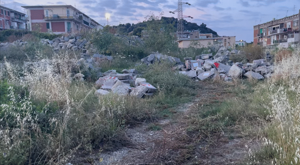 San Filippo: Totaro "Ecco dove si trovano le scalinate della Passeggiata a Mare" 1 san filippo pietre passeggiata a mare 3