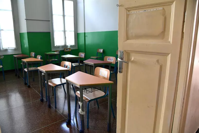 Maturità 2025, conto alla rovescia per la prima prova: D'Annunzio e l'IA i più attesi 3 scuola classe porta aula