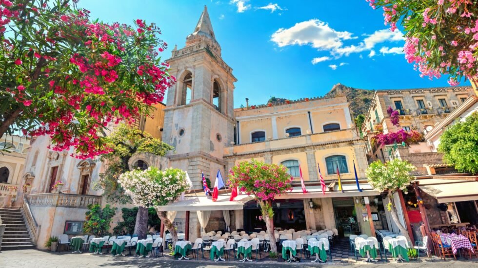Tragedia a Taormina: Turista americano muore per un malore su un bus navetta 1 taormina