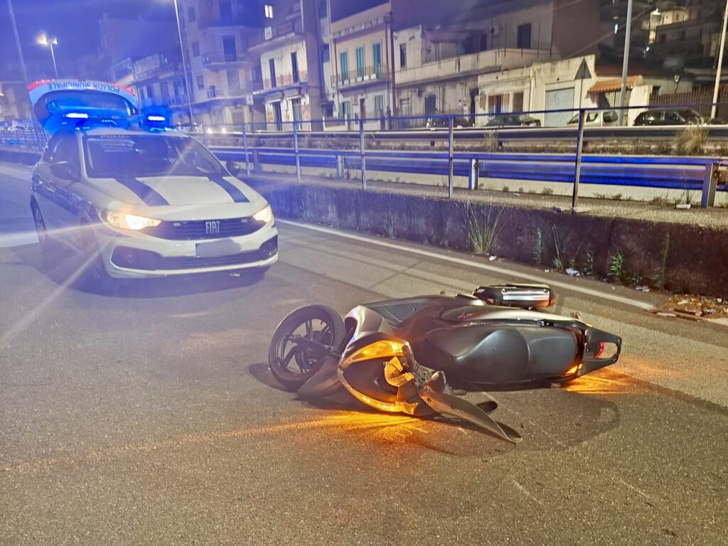 Scooter investe pedone davanti la Scuola "Gentiluomo", viale Europa 2 1000193981