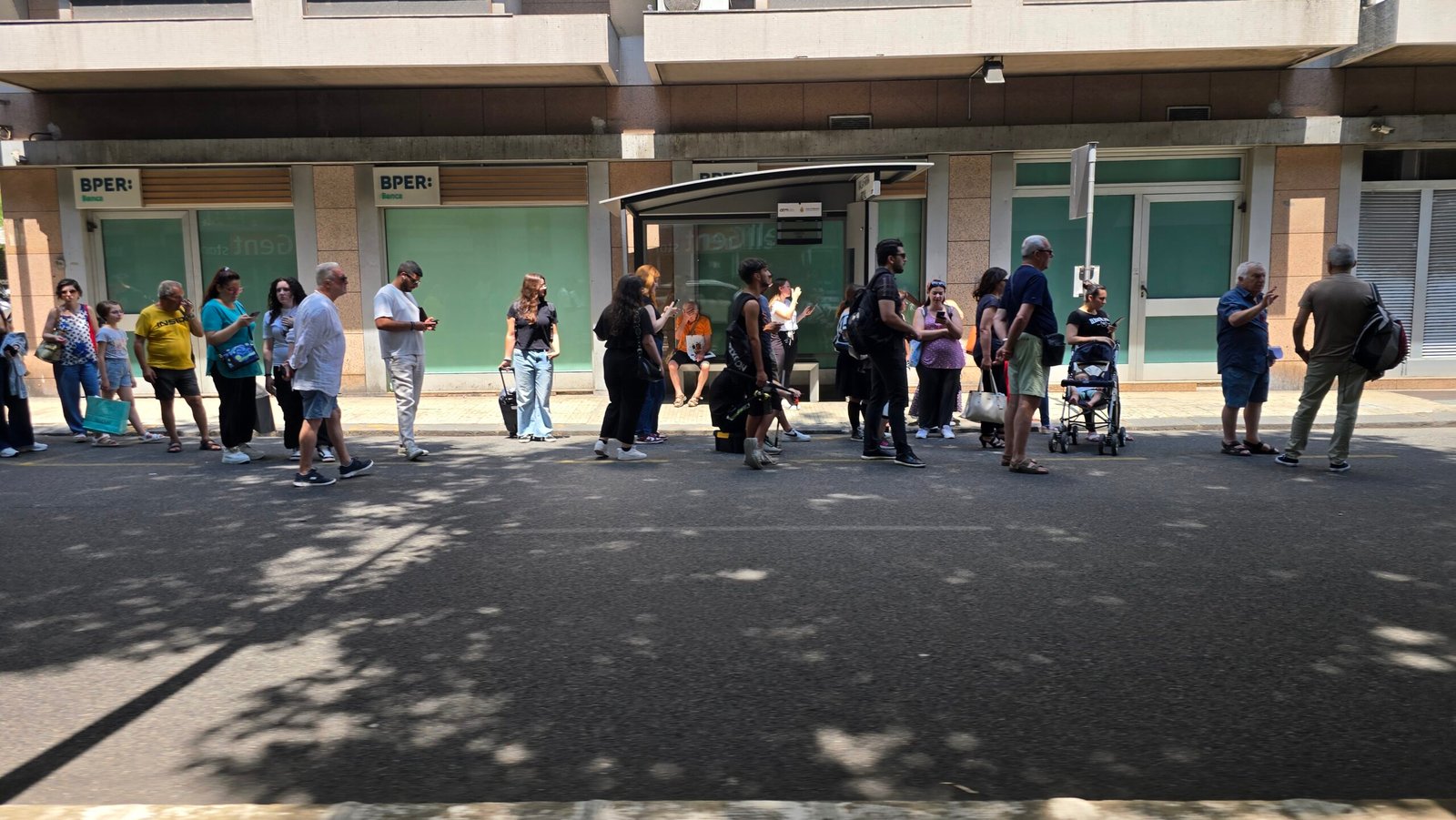 ATM, ricerca autisti estivi. Il PD con RUSSO attacca: "Tornano le selezioni private che Basile e De Luca osteggiavano" 6 ATM attesa alla fermata