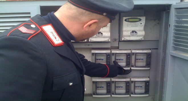 Nascondeva la droga nella cassetta dell'energia elettrica. Arrestato giovane pusher del messinese 1 CARABINIERI-FURTI-ENERGIA