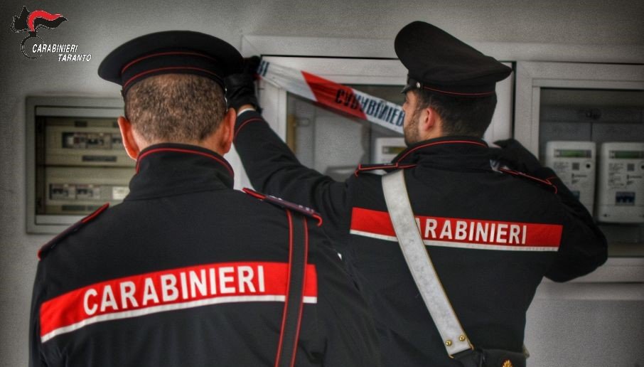 Nascondeva la droga nella cassetta dell'energia elettrica. Arrestato giovane pusher del messinese 3 Carabinieri