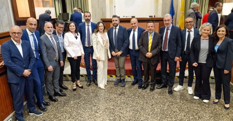 Consiglio Metropolitano, "nessun ostacolo alle attività istituzionali da parte del sindaco Basile": il chiarimento della Regione Siciliana 1 Foto di gruppo consiglio metropolitano messina