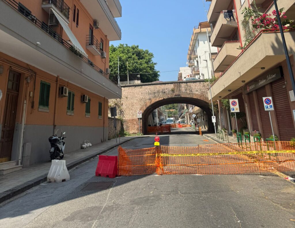 CEDIMENTO E CHIUSURA DELLA VIA SANTA MARTA - URGE VIABILITÀ ALTERNATIVA O UN PASSAGGIO CARRABILE PER NON PREGIUDICARE LE ATTIVITÀ COMMERCIALI PRESENTI ED I RESIDENTI 2 IMG 20250616 WA0007