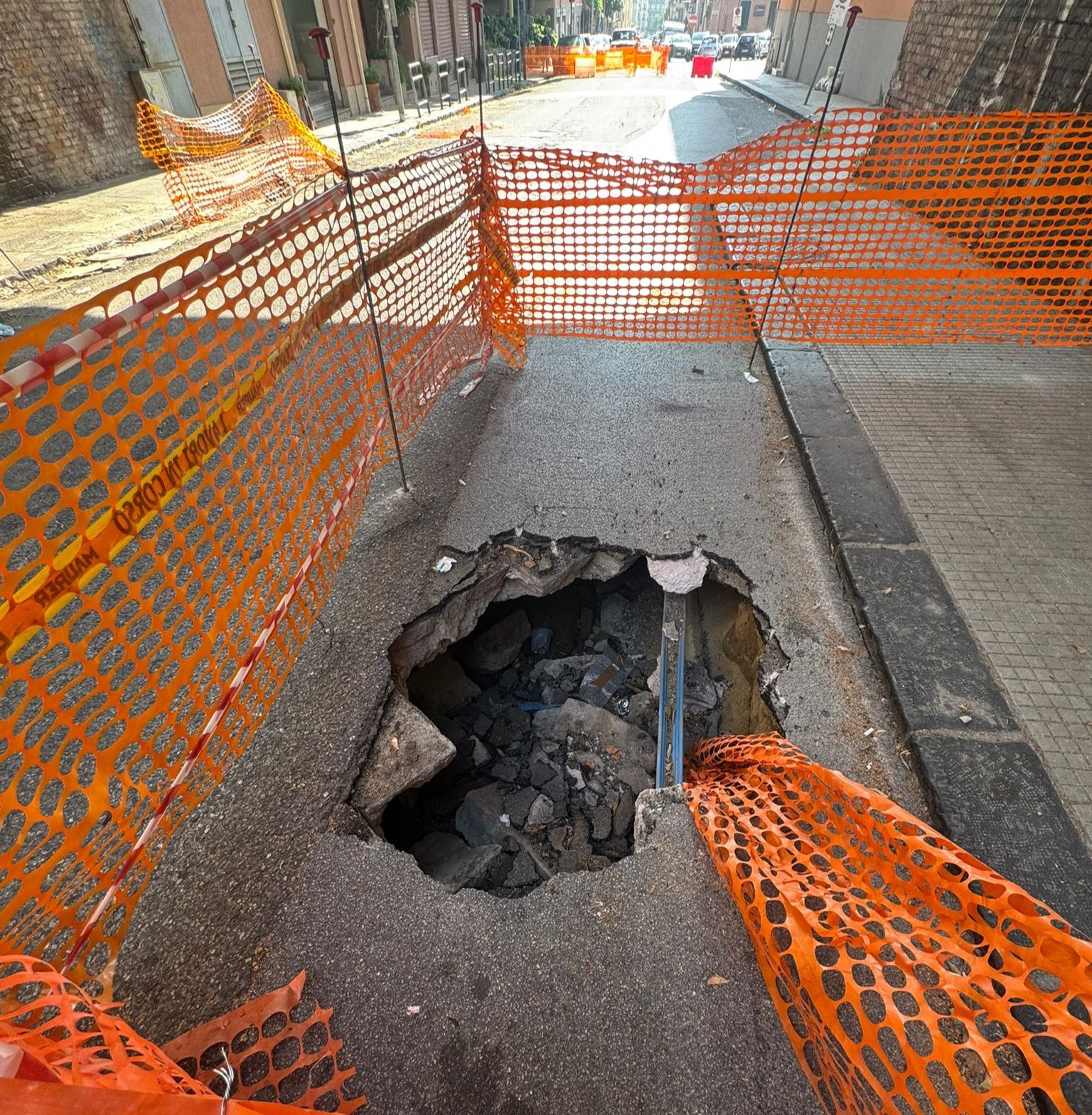 CEDIMENTO E CHIUSURA DELLA VIA SANTA MARTA - URGE VIABILITÀ ALTERNATIVA O UN PASSAGGIO CARRABILE PER NON PREGIUDICARE LE ATTIVITÀ COMMERCIALI PRESENTI ED I RESIDENTI 5 IMG 20250616 WA0009