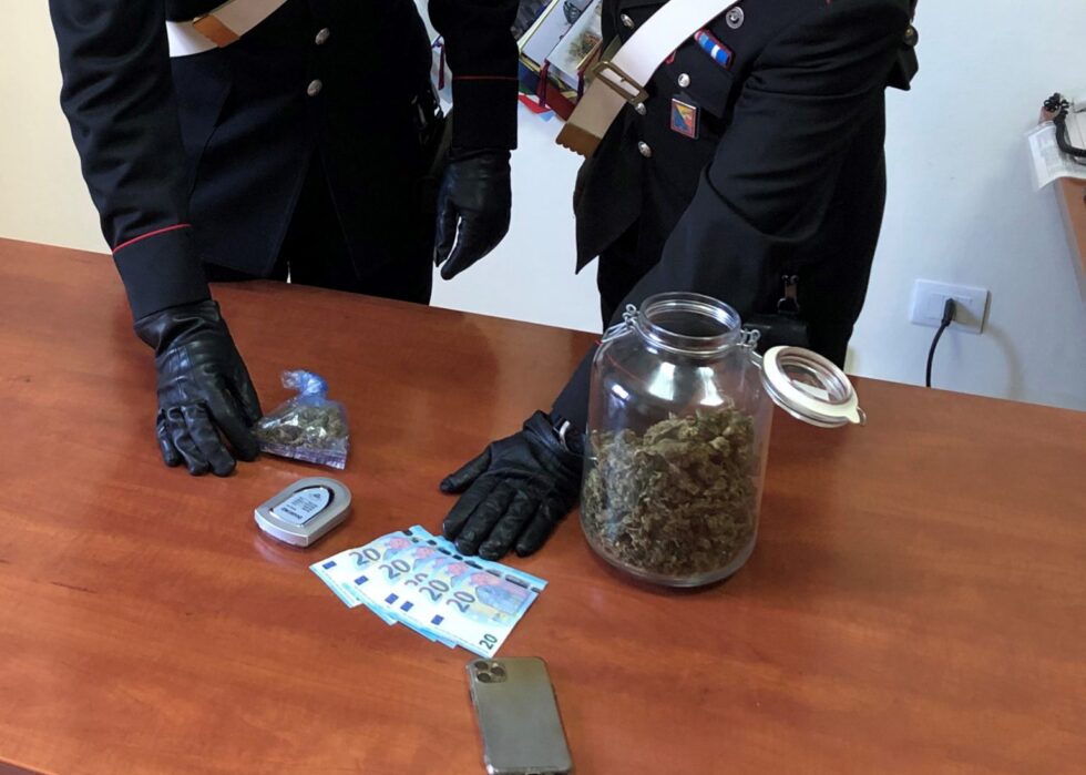 Blitz antidroga a Torre Faro: arrestato spacciatore messinese, droga nascosta in casa 1 Sequestro stupefacente Faro Superiore2 1536x1095 1