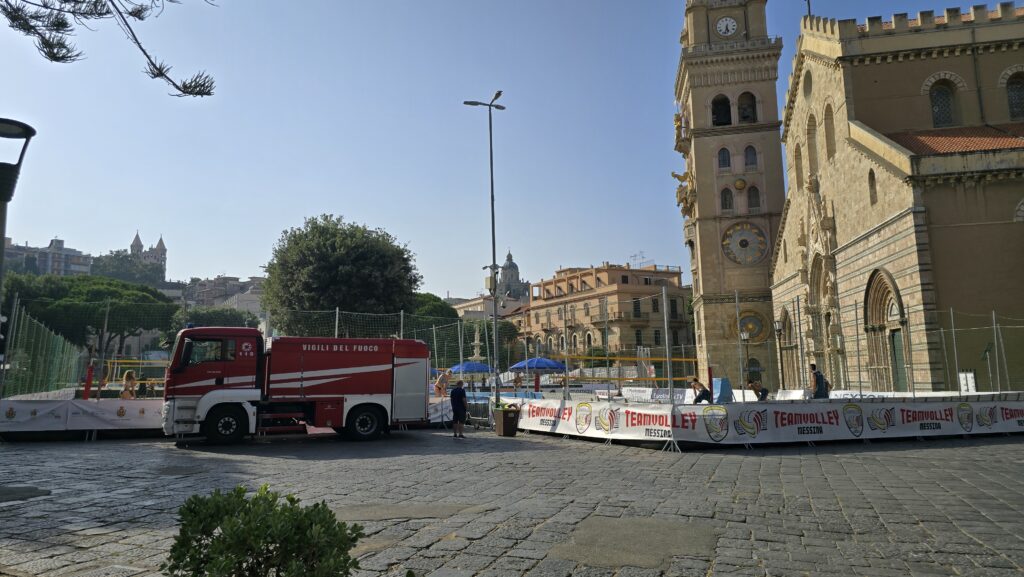 Beach Volley al Duomo - Finocchiaro snobba le spiagge per lo show in piazza: ma quanto costa ai messinesi la sua reiterata scelta? 3 beach volley duomo