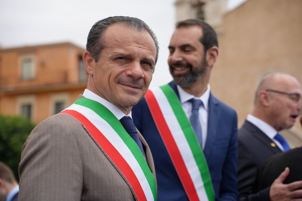 Quando a Messina il dissenso politico viene messo a tacere a spese dei cittadini. L'amministrazione Basile querela il medico Todaro che dice cose simili a De Luca 2 de luca basile