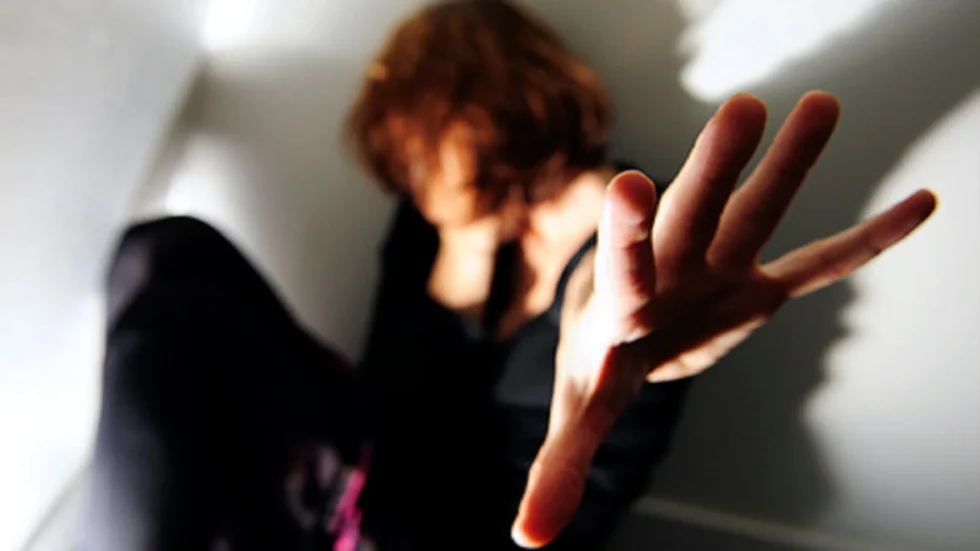 Violenza sessuale, la sentenza per gli ex calciatori del Messina: 6 anni a Crisci, 2 anni con pena sospesa a Cretella 1 donne-violenza.jpg