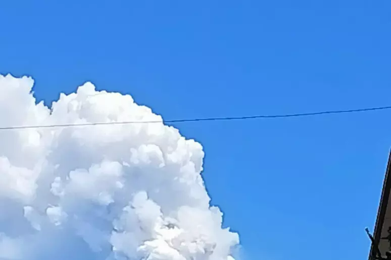 Etna: crolla materiale cratere Sud-Est, nube eruttiva alta chilometri 3 etna nube