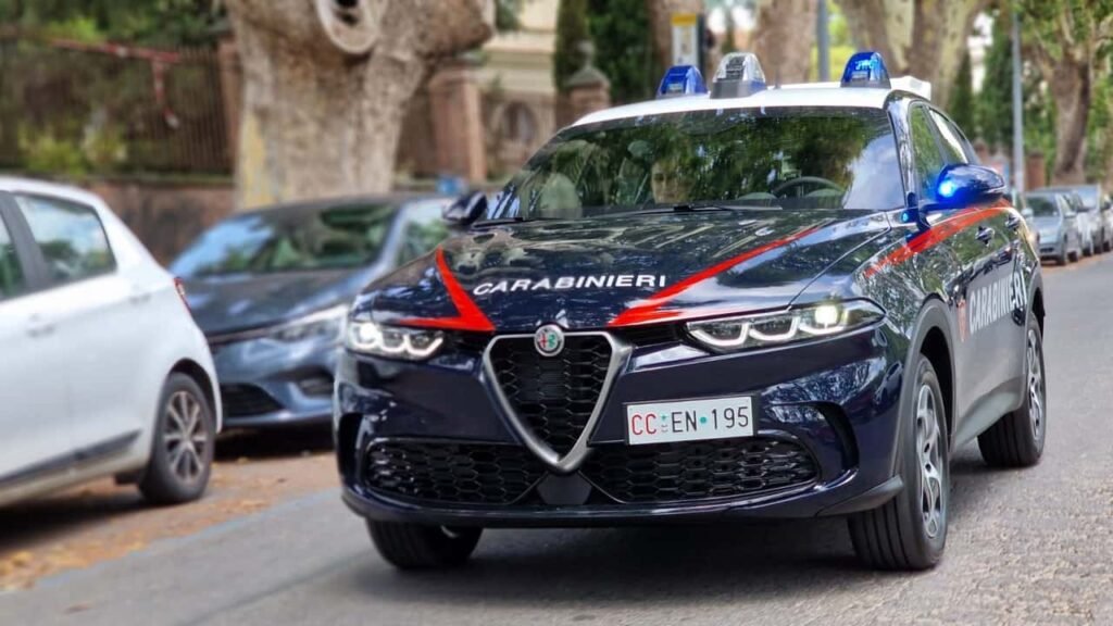 Nucleo Radiomobile Carabinieri nel mese di giugno 2025. 3 arresti, 13 persone denunciate e 8 segnalate quali assuntori di droghe. 2 foto alfa romeo tonale carabinieri