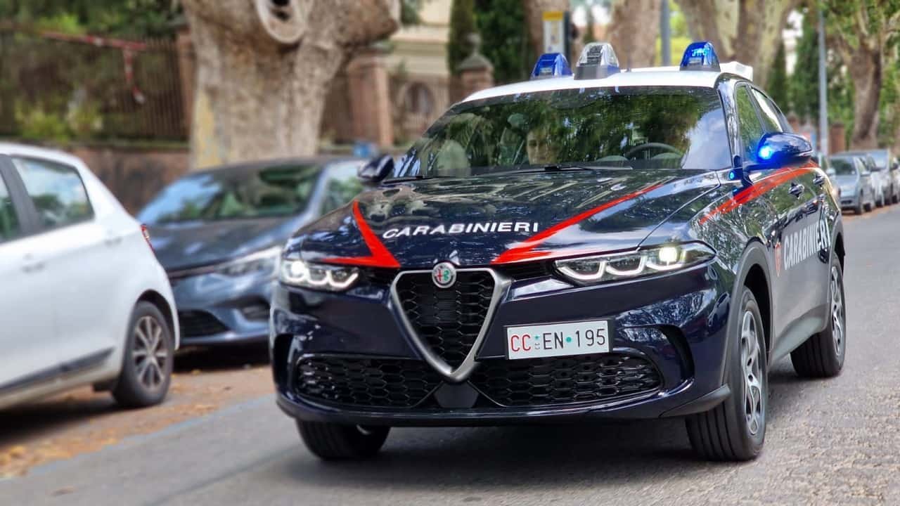 Ruba in un noto negozio del centro di Messina ma viene arrestato da un Carabiniere libero dal servizio. 6 foto alfa romeo tonale carabinieri