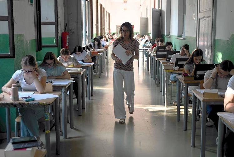 Maturità, al via seconda prova: Cicerone al Classico, Cartesio allo Scientifico 1 maturita_2025_studenti