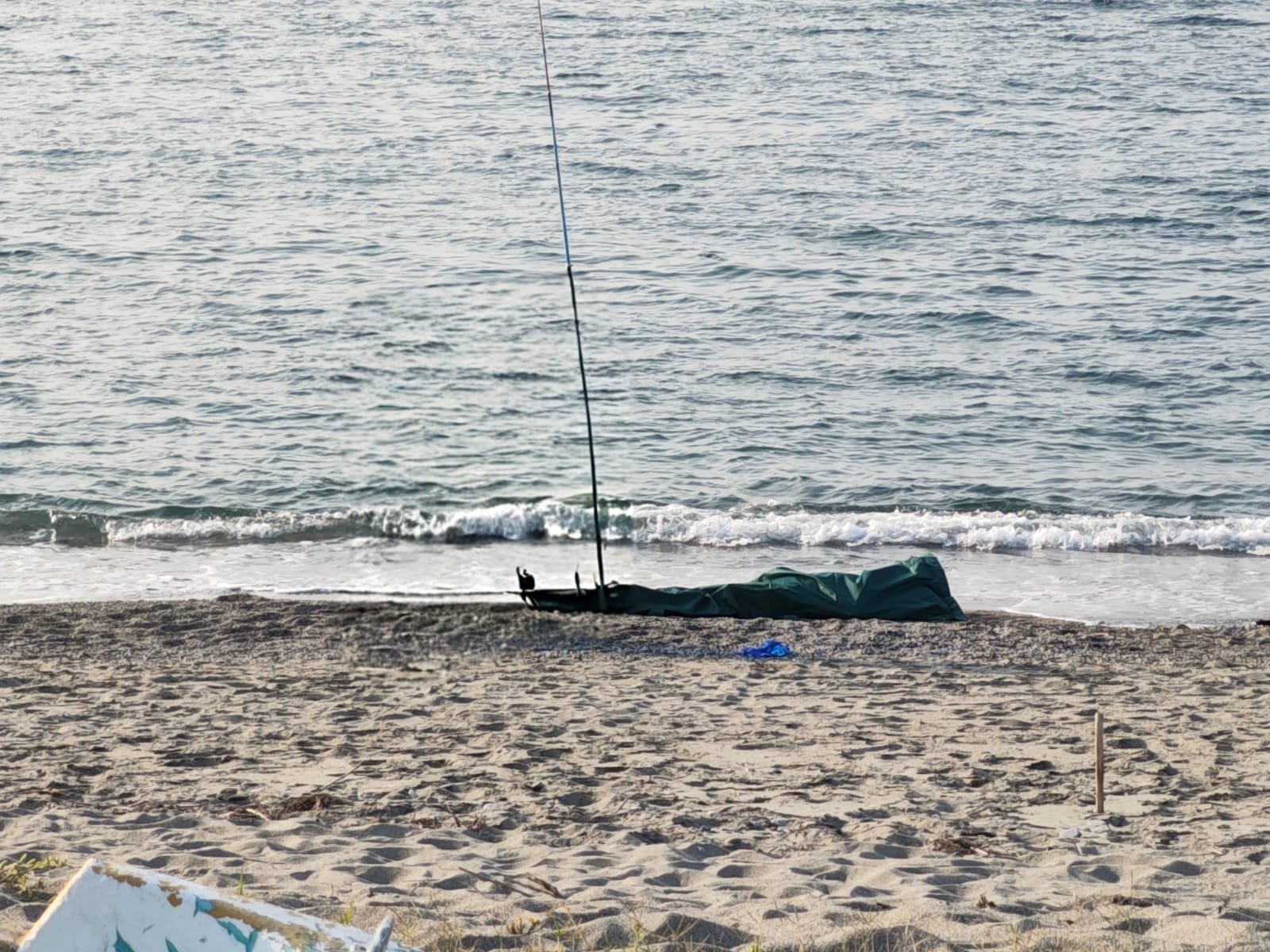 settantenne morto in spiaggia giammoro