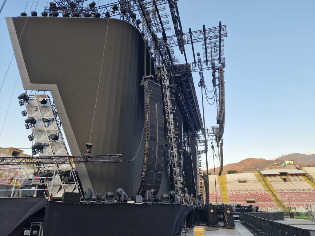 Vasco, il palco è uno show. Ma la città paga il prezzo: hotel alle stelle e il caos del divieto in via Celi 4 vasco rossi a Messina