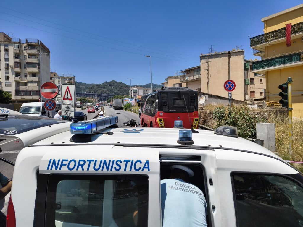 Incidente in viale Giostra. Grave conducente di uno scooter. Coinvolto bus Atm 12 1000207138