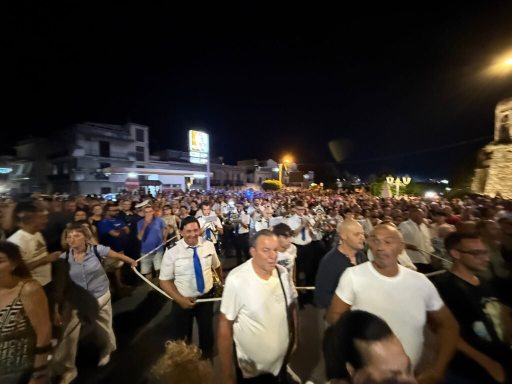 Spadafora, un fiume di folla per San Giuseppe: successo per la festa patronale 7 1000214832