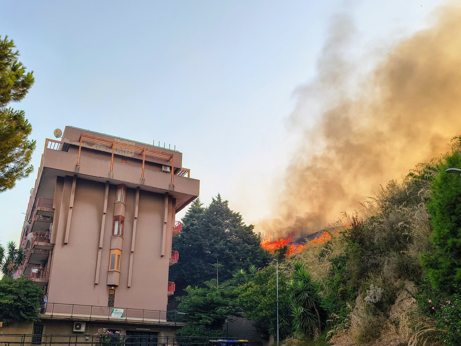 Messina due incendio