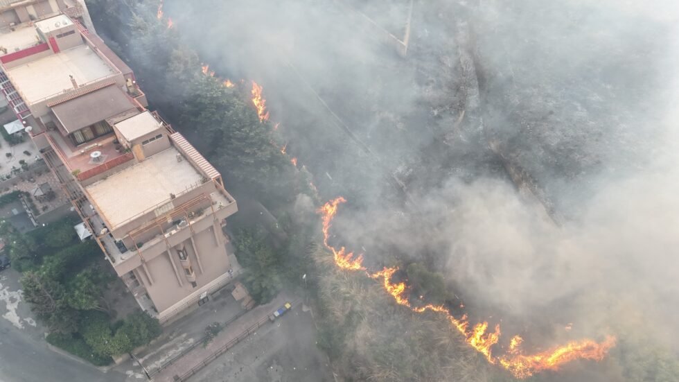 Messina in allarme, vasto incendio a Messina Due. Le fiamme minacciano il serbatoio Amam di Montesanto e le case 1 Messina due incendio