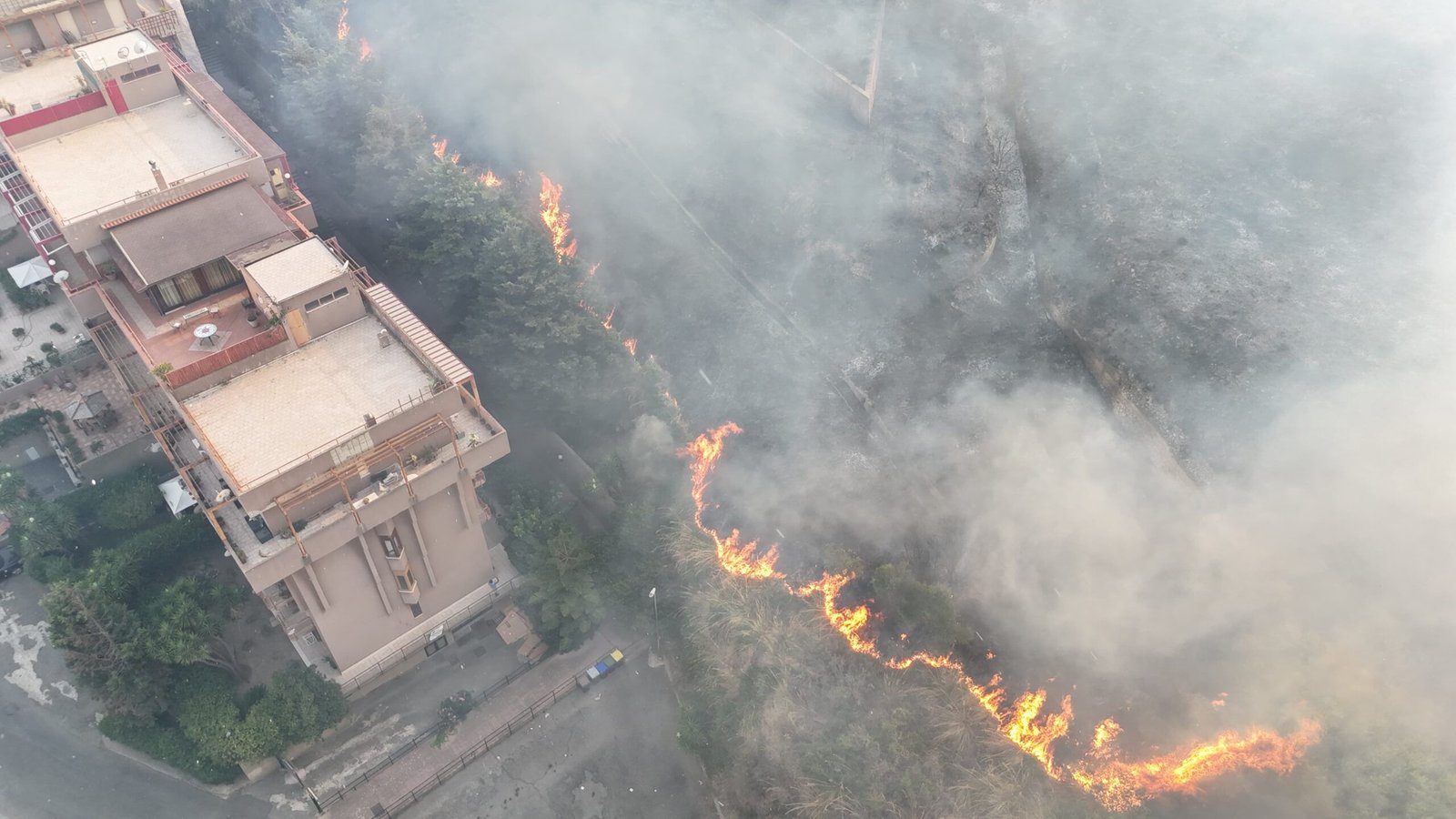 Messina due incendio
