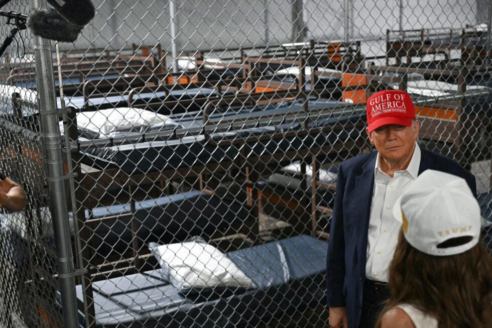 "Siamo in Gabbia Come in un Pollaio": L'appello del siciliano di Fiumefreddo dall'Inferno di 'Alligator Alcatraz' 1 GettyImages 2222320175