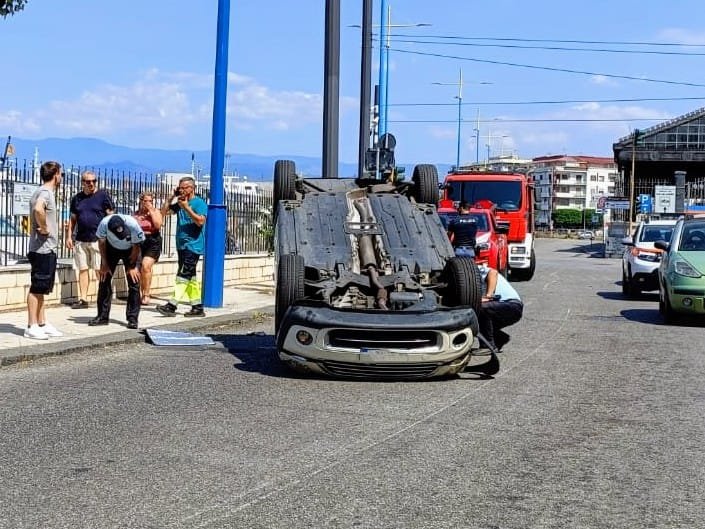 Incidente in via V. Emanuele. Ferita una donna 1 IMG 20250705 WA0047