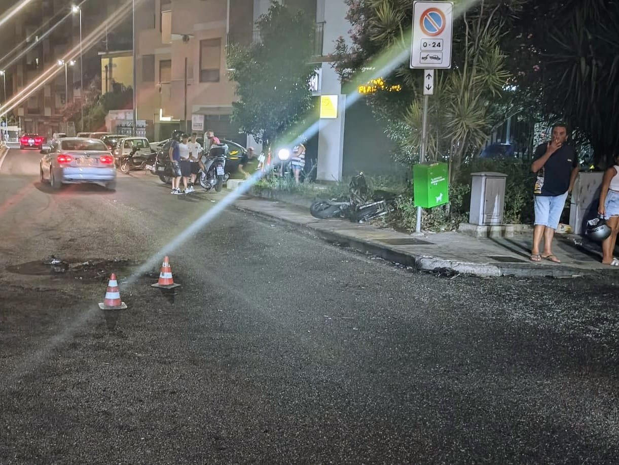 SCOOTER IN FIAMME DOPO INCIDENTE A MINISSALE. UN FERITO 3 IMG 20250721 WA0070