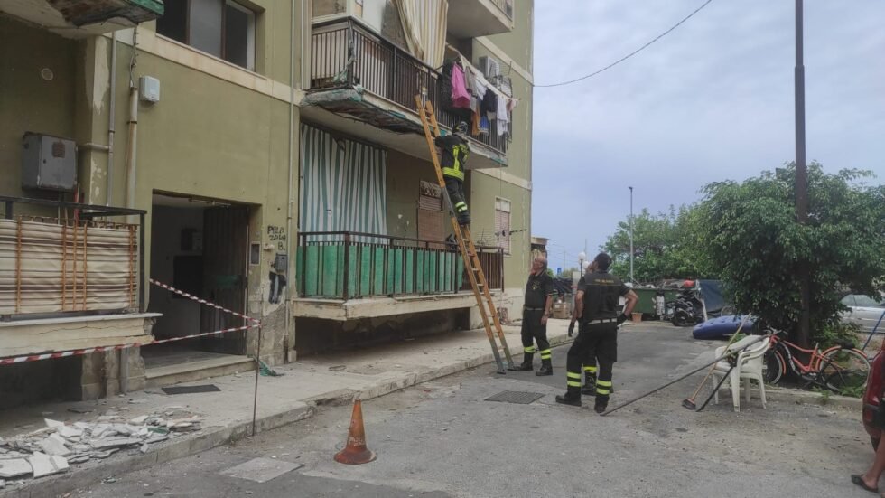 SPADAFORA: CROLLA INTONACO DALLE CASE POPOLARI, TRAGEDIA SFIORATA 1 IMG 20250726 WA0038