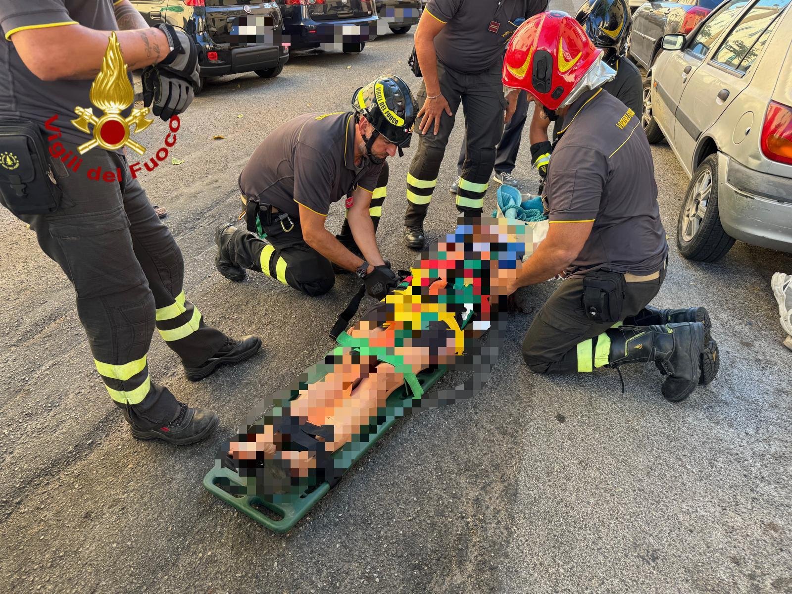 Incidente stradale con ribaltamento in via Salandra