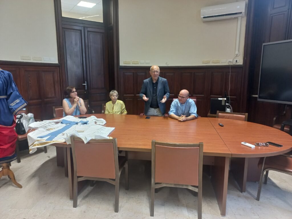Consegnati oggi i vestiti nuovi delle statue dell’Assunta e di Gesù del Carro Votivo della Vara 4 Vestiti Vara 2
