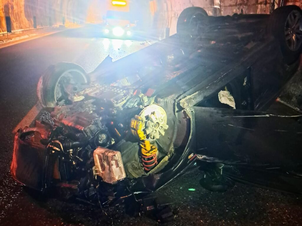 Incidente autonomo in A20. Ferito il conducente di 32 anni 4 WhatsApp Image 2025 07 03 at 07.24.30