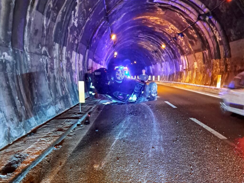 Incidente autonomo in A20. Ferito il conducente di 32 anni 6 WhatsApp Image 2025 07 03 at 07.24.30 2