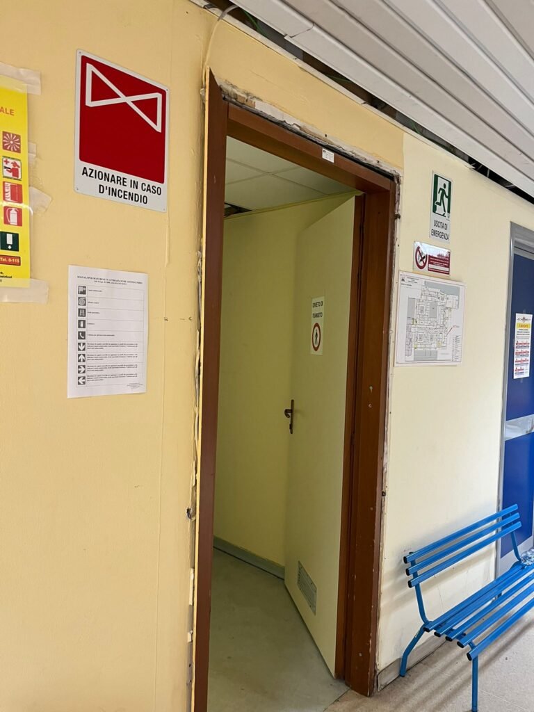 Policlinico, degrado al Pronto Soccorso Pediatrico? La denuncia di un genitore: "Sporcizia e condizionatori senza protezione" 20 Policlinico, degrado al Pronto Soccorso Pediatrico