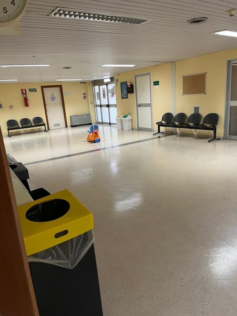 Policlinico, degrado al Pronto Soccorso Pediatrico? La denuncia di un genitore: "Sporcizia e condizionatori senza protezione" 21 Policlinico, degrado al Pronto Soccorso Pediatrico