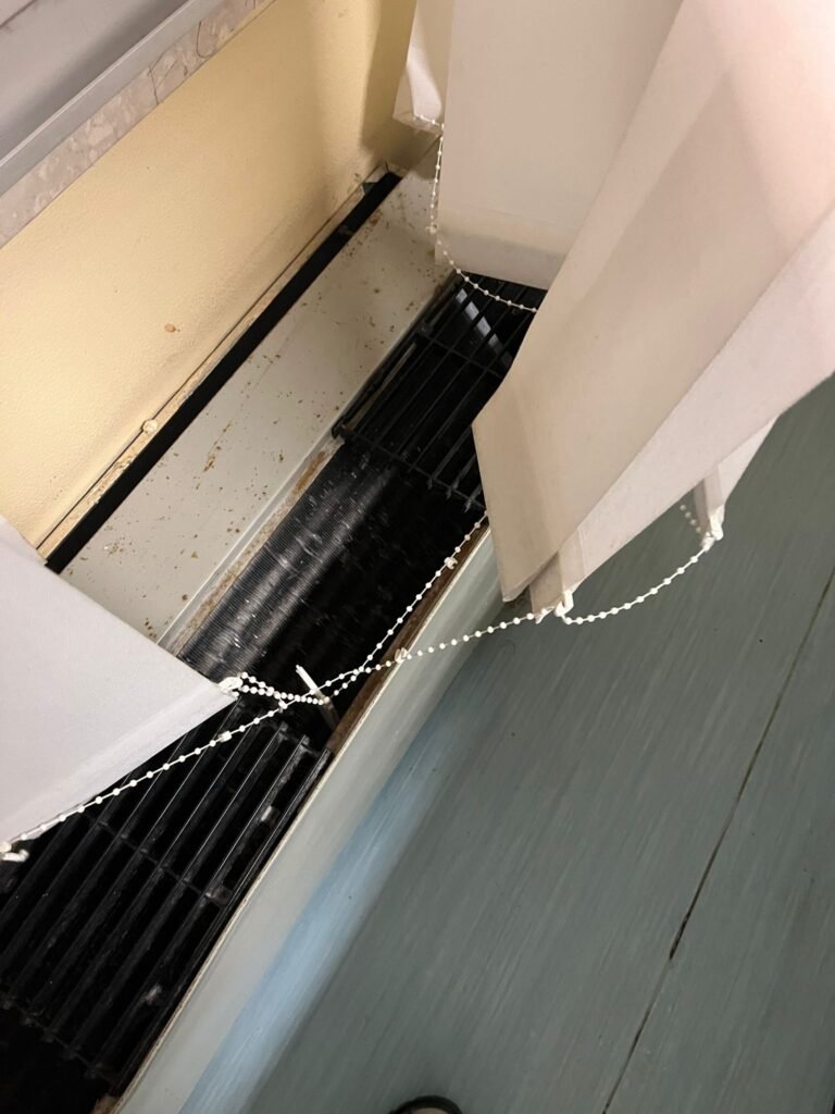 Policlinico, degrado al Pronto Soccorso Pediatrico? La denuncia di un genitore: "Sporcizia e condizionatori senza protezione" 11 Policlinico, degrado al Pronto Soccorso Pediatrico