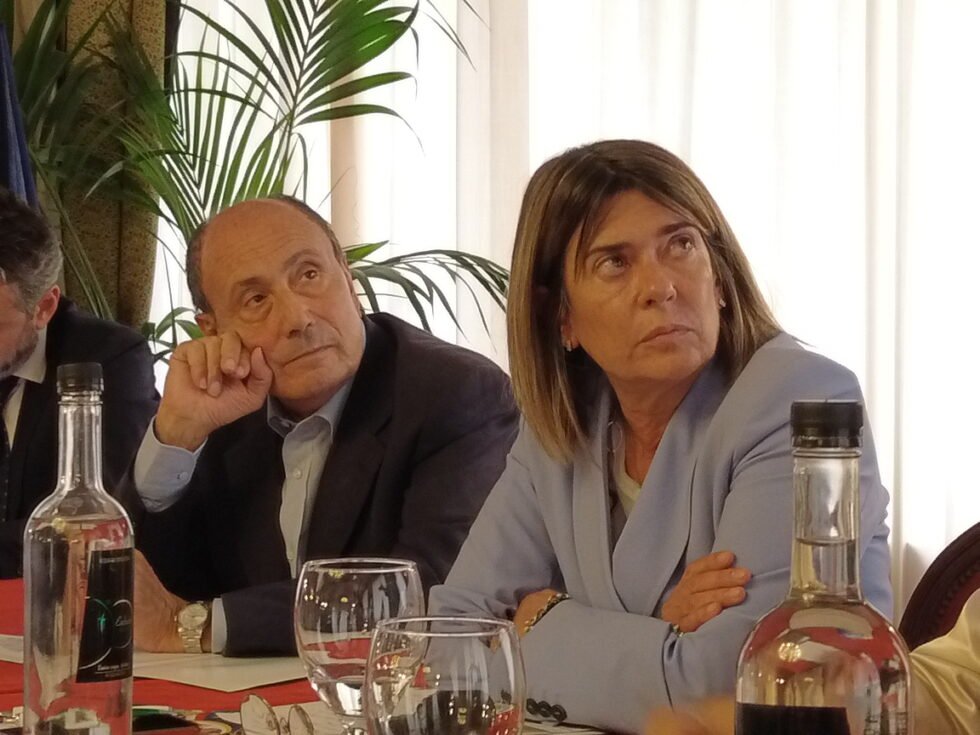 De Luca (M5S): “Schifani rimuova subito Amata o sarà l'Ars a pronunciarsi. Pronta la mozione di censura” 1 Amata Schifani regionali