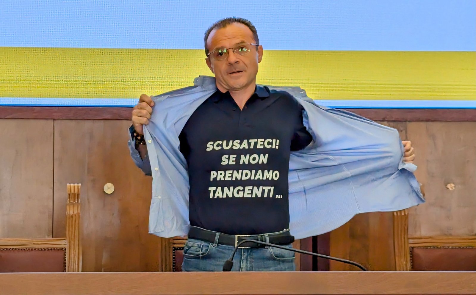 Sistema "contributi" al partito, Cannata indagato a Siracusa. Le accuse sono la fotocopia del modello De Luca. 3 de luca conf 7 luglio