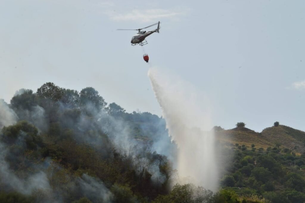 Incendi, 83 quelli registrati ieri nell'Isola: gli interventi del Corpo forestale e della Protezione civile 3 eli vvff