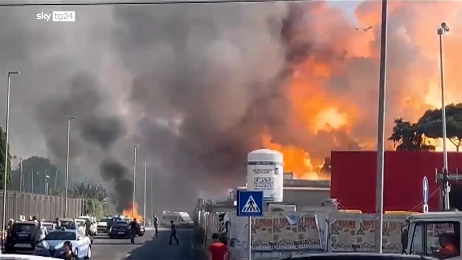 Paura a Roma, esplode cisterna di gas: ci sono feriti. 3 esplosione roma scaled