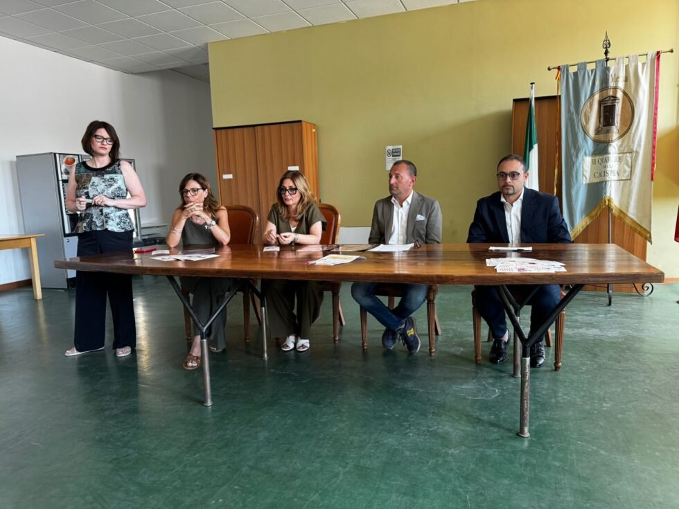 Firmato il protocollo d’intesa tra la Seconda Municipalità Calispera del Comune di Messina e il CeDAV Centro Donne Antiviolenza di Messina per contrastare la violenza di genere. 1 firma protocollo cedav seconda circ (3)